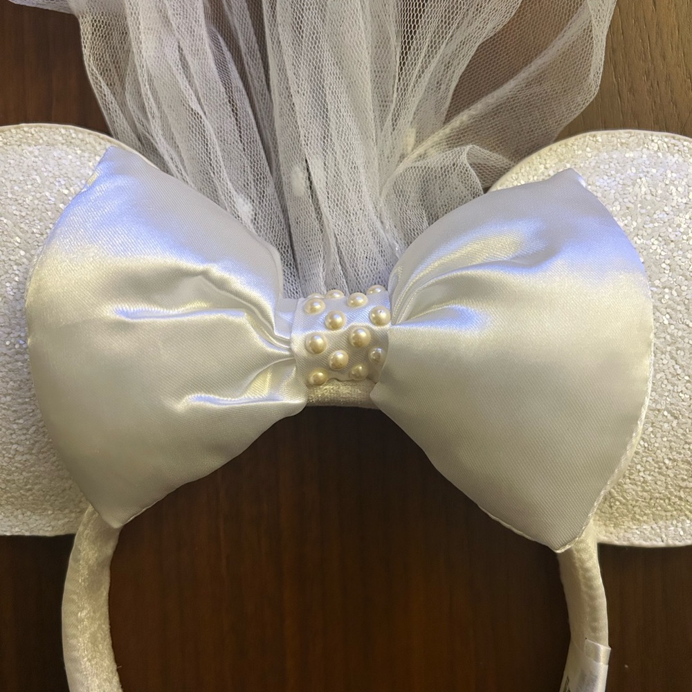 Disney White Minnie Mouse Ears with Veil - Picture 7 of 10